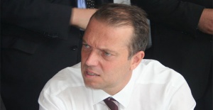 Cem Uzan saldırıya uğradı