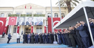 İzmir'de Erdoğan'lı Atatürk'lü gerilim
