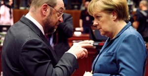 Merkel: AB-Türkiye ilişkilerini askıya alabiliriz