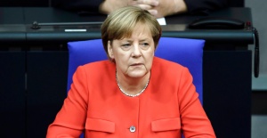 Merkel: 'Türkiye’nin AB müzakerelerini askıya almak için teklifte bulunacağım'