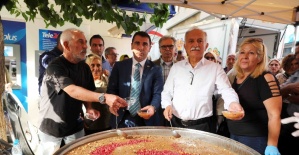 Bayraklı’da 10 bin kişilik aşure