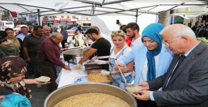 Torbalı Belediyesi’nden 5 bin kişiye aşure