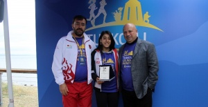 Turkcell Gelibolu Maratonu’nda Dünya Şampiyonu Mizgin Ay’a plaket