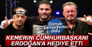 Charr, kemerini Cumhurbaşkanı Erdoğan'a hediye etti