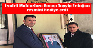 İzmirli Muhtarlara Recep Tayyip Erdoğan resmini hediye etti!