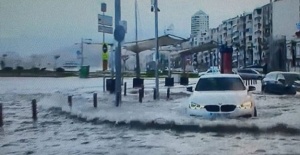 İzmir'de deniz taştı, hayat felç oldu