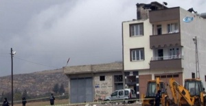 Kilis'te evin çatısına roket düştü