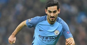 Ünlü futbolcudan duygulandıran yeni yıl hediyesi