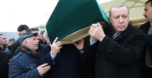 Cumhurbaşkanı Erdoğan, Albayrak’ın tabutuna omuz verdi
