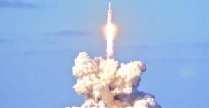 Space-X'in Mars roketi Falcon Heavy fırlatıldı!