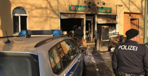 Almanya'da camiye hain saldırı