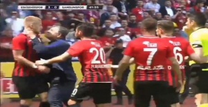 Yılmaz Vural çıldırdı! Boğazına sarıldı