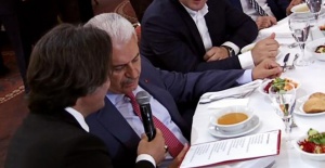 Başbakan Yıldırım, türküye eşlik etti