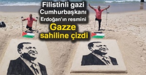 Filistinli gazi, Cumhurbaşkanı Erdoğan’ın resmini Gazze sahiline çizdi