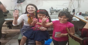 Kolu alçıda olan çocuğa ‘ay yıldızlı’ hatıra