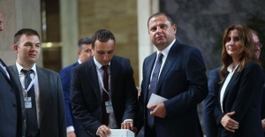 TBMM'de milletvekillerinin kayıtları devam ediyor
