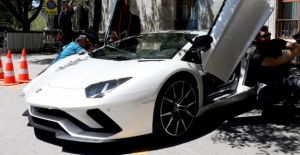 Kenan Sofuoğlu, Meclis'e Lamborghini ile geldi!