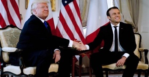 Fransa'ya Ayak Bastı, Macron'u Topa Tuttu!