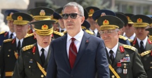 Bakan Akar'dan görüşme trafiği