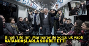 Binali Yıldırım Marmaray'da vatandaşlarla sohbet etti