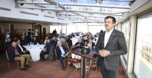 Zeybekci: İzmir gelişim dalgasında sörf yapmalı