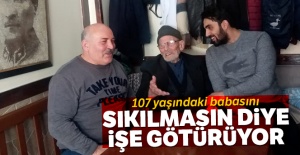 107 yaşındaki babasını sıkılmasın diye işe götürüyor