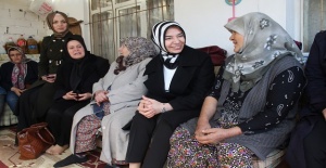 Ayşen Zeybekci: İzmir hizmet istiyor