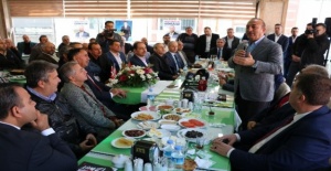Bakan Çavuşoğlu: “İzmir'e getirdiğim yabancı misafirler benimle dalga geçiyorlar”