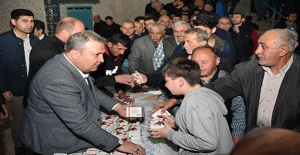 Başkan Çerçi’den vatandaşa Kandil simidi ikramı