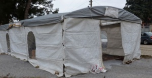 Depremzedeler oylarını çadırda kullanacak