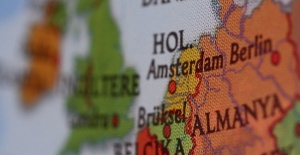 Hollanda Tahran Büyükelçisi'ni geri çağırdı