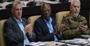 Küba’dan Maduro’ya destek