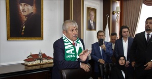 MHP’li Başkanın ilk işi makam kapısını söktürmek oldu