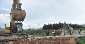 Uluslararası yolda obruk oluştu