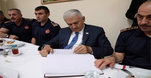 Binali Yıldırım Fatih’te vatandaşlarla buluştu
