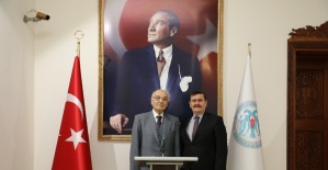 Vali Arslantaş’a üniversite yıllarındaki hocasından sürpriz ziyaret