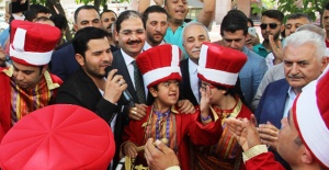 Binali Yıldırım'dan ‘Urfalıyam ezelden' türküsü