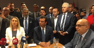 Ekrem İmamoğlu mazbatasını aldı