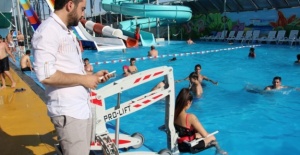 Babasıyla sırt sırta verip yerli ve milli engelli asansörü yaptı