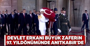 Devlet erkanı Büyük Zafer'in 97. yıl dönümünde Anıtkabir'de