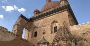 İshak Paşa Sarayı misafirlerini ağırlıyor