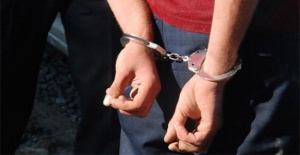 İzmir’de FETÖ’ye baskınlar: 17 gözaltı