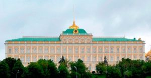 Kremlin'den uçağı mısır tarlasına indiren pilota övgü