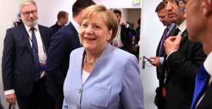 Merkel, İran'la diplomatik kanalların açık tutulmasını istedi