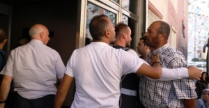 HDP’liler ile oturma eylemi yapan aileler arasında arbede çıktı