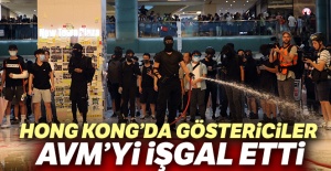 Hong Kong'da göstericiler AVM'yi bastı