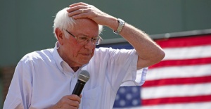 Trump'ın rakibi Bernie Sanders hastaneye kaldırıldı