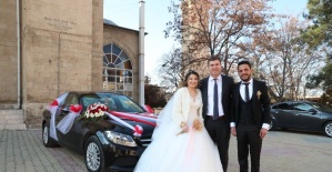 Sosyal medyadan Mercedes gelin arabası isteyen çifte başkandan sürpriz jest