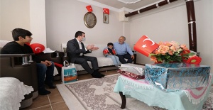 Bergama’da 23 Nisan için sürpriz kutlama