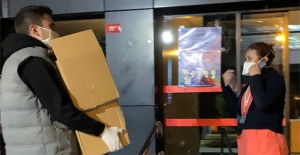 CZN Burak'tan sağlık çalışanlarına sarma sürprizi